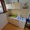 Apartment in Icici with sea view, terrace, Wi-Fi (4870-1) - 伊齐齐