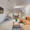 Denver Basecamp-10mins from DT - Hot Tub - Large Yard