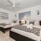 Charming home 12min to the Beach