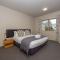 Meadowstone Executive Villa Close to Lake Wanaka - 瓦纳卡