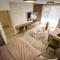 Urban Plaza Alpine Escape Studio with Free Parking, Balcony, Washer & Dryer - Brašov