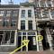 Spui apartment in center