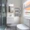 Stylish 3 BDR apartment wfree parking and garden