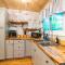 Cute Quiet Cabin Near Attractions, Wi-Fi, Modern & Cozy, Pets Welcome - Lake Toxaway