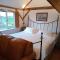 The Music Room - Kingsize Double Oak Studio - Sleeps 2 - Quirky - Rural