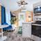8 All Decked Out, Luxury Tiny House, Boat Parking Mins to Lake Guntersville, Downtown