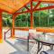 8 All Decked Out, Luxury Tiny House, Boat Parking Mins to Lake Guntersville, Downtown
