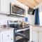 4 Heron Haus, Luxury Tiny House, Pet Friendly, Mins to Downtown Guntersville