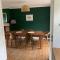 Tenby 2 bed flat with parking, plus pet
