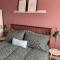 Tenby 2 bed flat with parking, plus pet