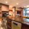 Serviced Beach Penthouse, 100k Gemstone display, All Ensuite - Kapsztad
