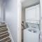 ROKU TVs - Washer & Dryer - QueenBeds - GroupStay - بيتسبرغ