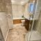 4 bedroom Hse close to Riverside