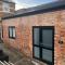 Barn Conversion, Town Centre, Brand new, Beautiful designed, light, fresh and spacious, Secure parking option, Netflix TV ready, Wifi - Wellingborough