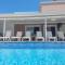 Villa Astro- Less than 5-Min Walk to Kalivaki Beach
