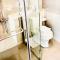 Joansa Luxury Beachfront Apartment - Uswetakeiyawa