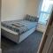 Luton Home near Airport Private & Shared Bathroom Option - 卢顿