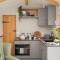 The Acorn - Luxury Shepherds Hut hot tub panoramic views - Bradpole