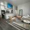2 KING Beds, W/D, Parking, Stylish & GREAT VALUE - سكينيكتدي