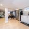 Modern Urban Escape -King Bed -Pet Friendly - Free Parking & Netflix - Fast Wi-Fi