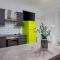Modern 3BR Near Docks Free Parking Fast Wi-Fi