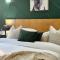 Luxury 2 Bedroom apartment, Treetop views, Resort with 4 swimming pools