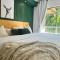 Luxury 2 Bedroom apartment, Treetop views, Resort with 4 swimming pools