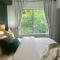 Luxury 2 Bedroom apartment, Treetop views, Resort with 4 swimming pools