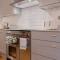 Newly Refurbished 2BD Flat - Wimbledon Village! - 伦敦