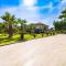 Luxurious 6 Bedroom Mansion Close To Beach CAS