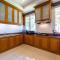 Luxurious 6 Bedroom Mansion Close To Beach CAS