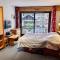 Studio Confortable avec Balcon, Centre de Val dIsère, Proche Pistes - FR-1-518-126