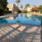 Ground floor villa with private garden, parking and shared swimming pool - Al ‘Ajūzah