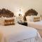 Los Pilares Hotel