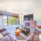 Eclectic 70s Mansion - Wellington