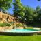 Residence surrounded by greenery with swimming pool in Sorano