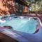 Luna Cabin - 5BR Hot Tub A/C Game Room EV Charger