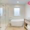 Le Harfang de Portneuf / Hot tub Pool Sauna Billiards Trails