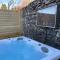 Luxury 1 bed Villa - great location - Peaceful-Hot Tub