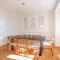 Private, Serene Mt Lookout 5B Retreat with Garage, EV Charging