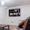 Spacious 2 Bedroom 6 Minute Drive from Huddersfield Town Centre - Ideal Stay