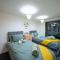 Spacious 2 Bedroom 6 Minute Drive from Huddersfield Town Centre - Ideal Stay
