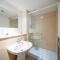 Spacious 2 Bedroom 6 Minute Drive from Huddersfield Town Centre - Ideal Stay