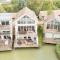 Corinium Lodge HM20 HOT TUB Lakeside Spa Property