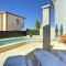 Strandnahe Villa mit privatem Pool, WLAN, Terrasse, Grill