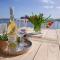 Marina Lounge