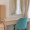 Studio with private beach access at Palm Jumeirah