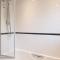 Beautiful House in South Cambridge, 14-Min Drive to the City Centre, Free Parking, No Sofabeds, Sleeps 6 - Cambridge