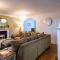 Beautiful House in South Cambridge, 14-Min Drive to the City Centre, Free Parking, No Sofabeds, Sleeps 6