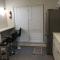 Townhouse, 2 bdrm, 2.5 bthrm, 2 qn bds/2 levls
